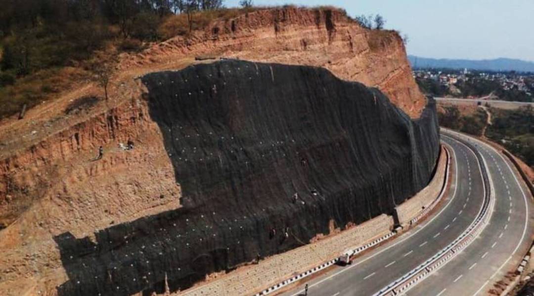 AGENTES Y CAUSAS DE LOS MOVIMIENTOS DE TALUDES