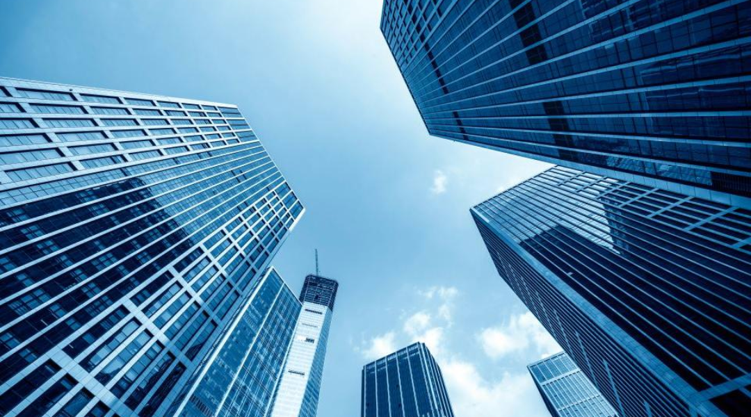 COLOMBIA SE POSICIONA COMO LÍDER REGIONAL EN INFRAESTRUCTURA COMERCIAL Y LOGÍSTICA PARA 2025